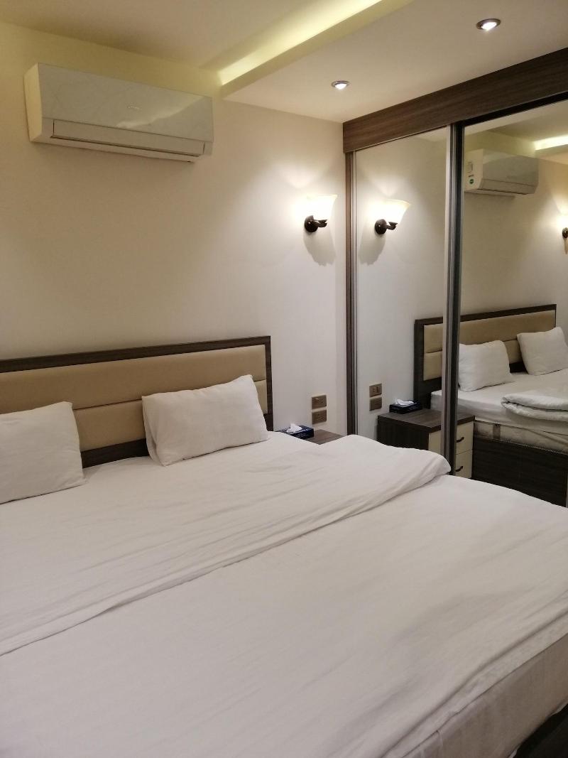 Seven Days Hotel - Oda