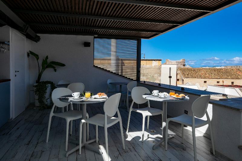 Azzoli Trapani Apartments & Skypool - Adults Only - Bar