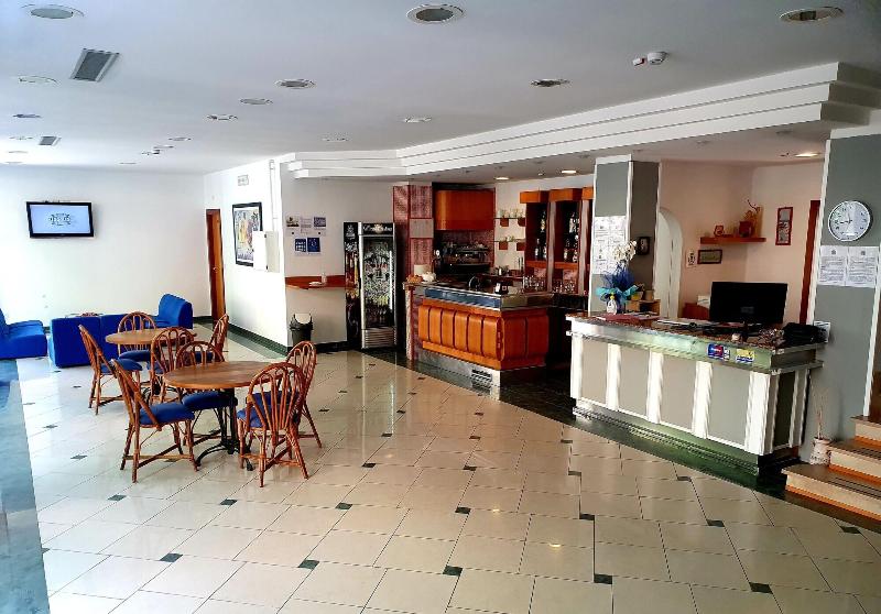 Lively Hotel - Bar