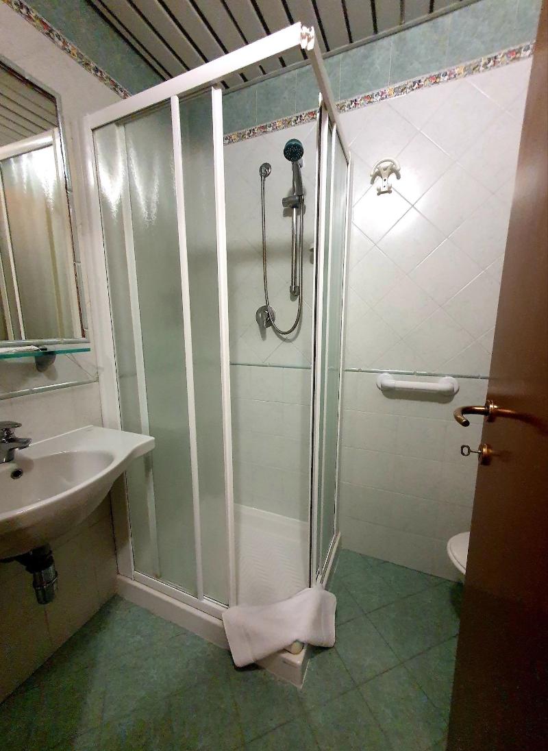 Lively Hotel - Oda