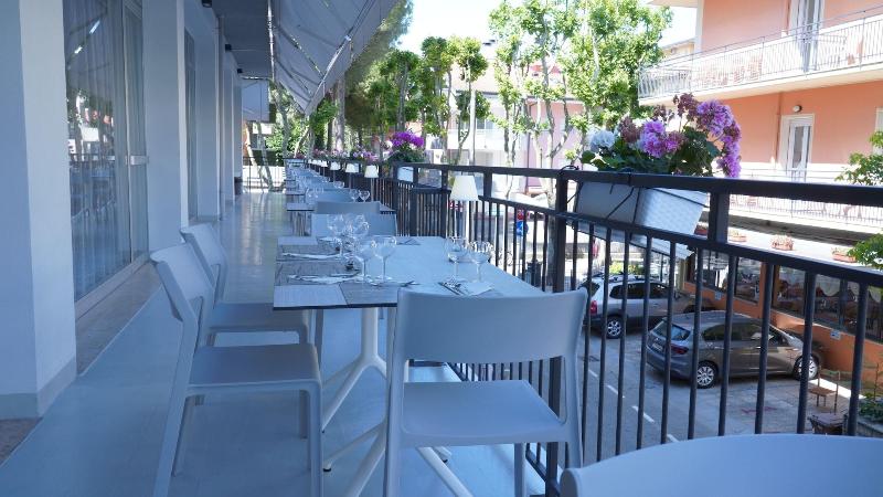 Lively Hotel - Oda