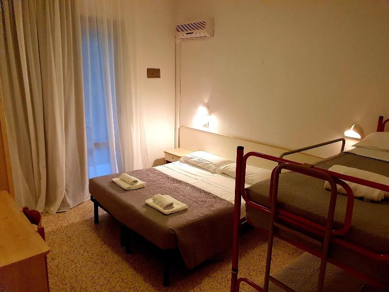Lively Hotel - Oda