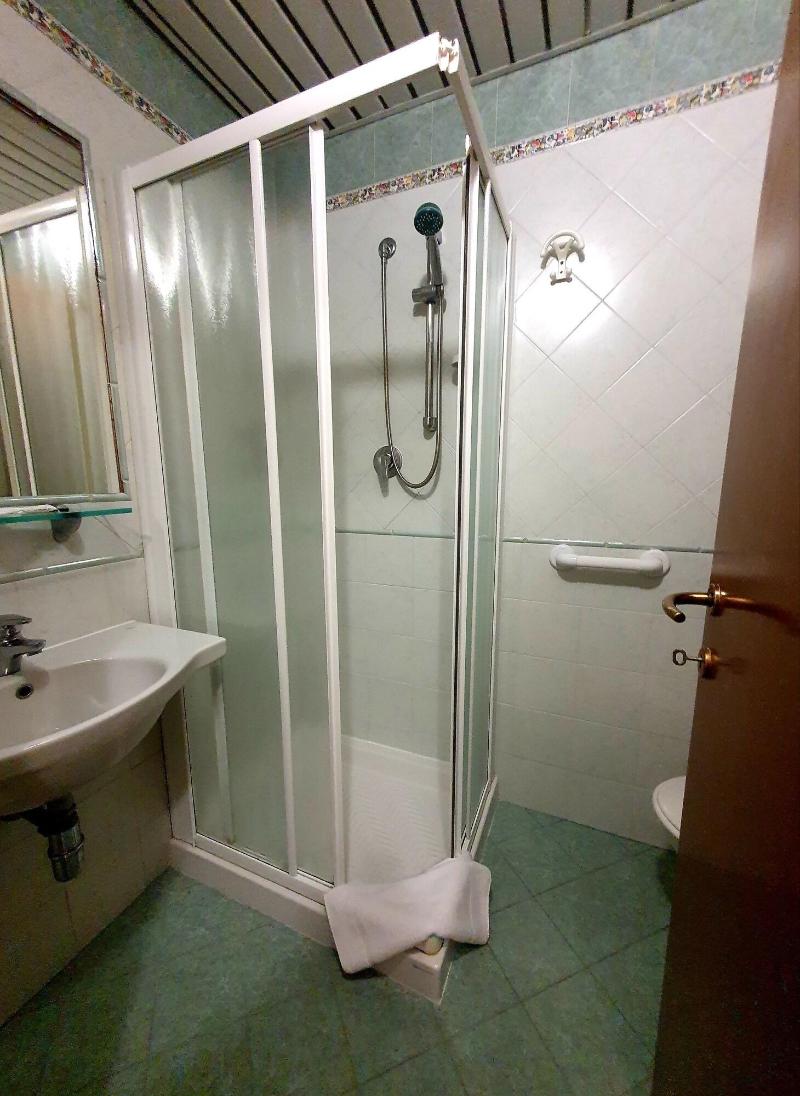 Lively Hotel - Oda