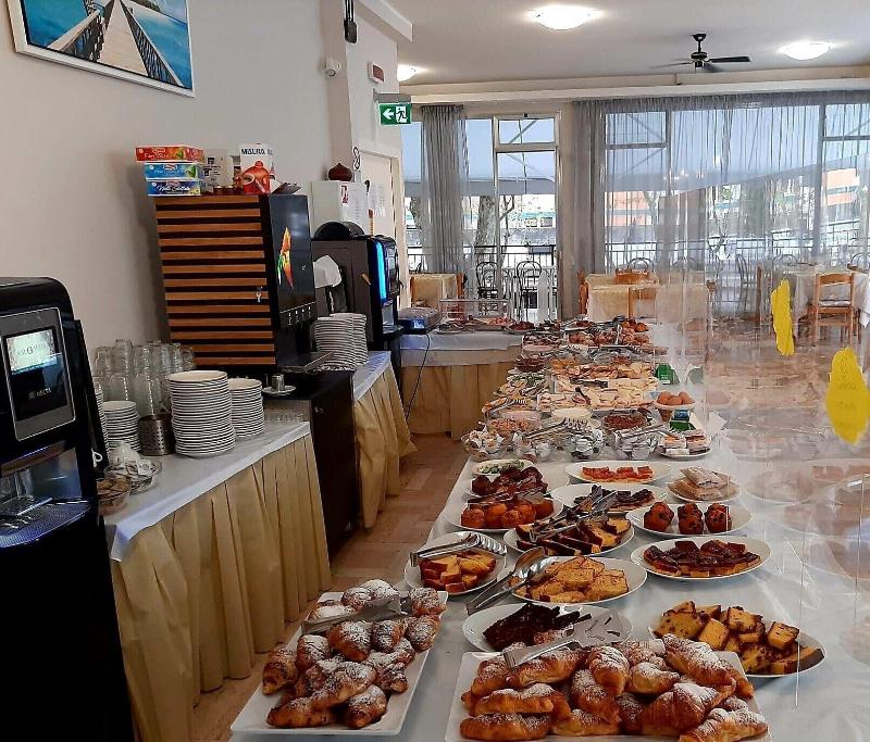 Lively Hotel - Restoran