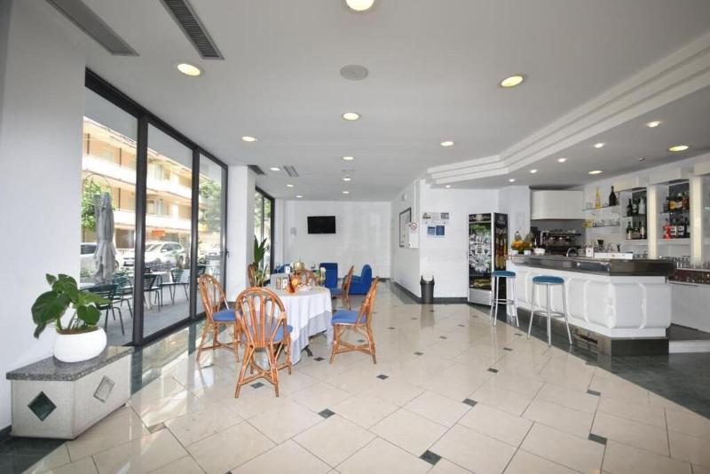 Lively Hotel - Restoran