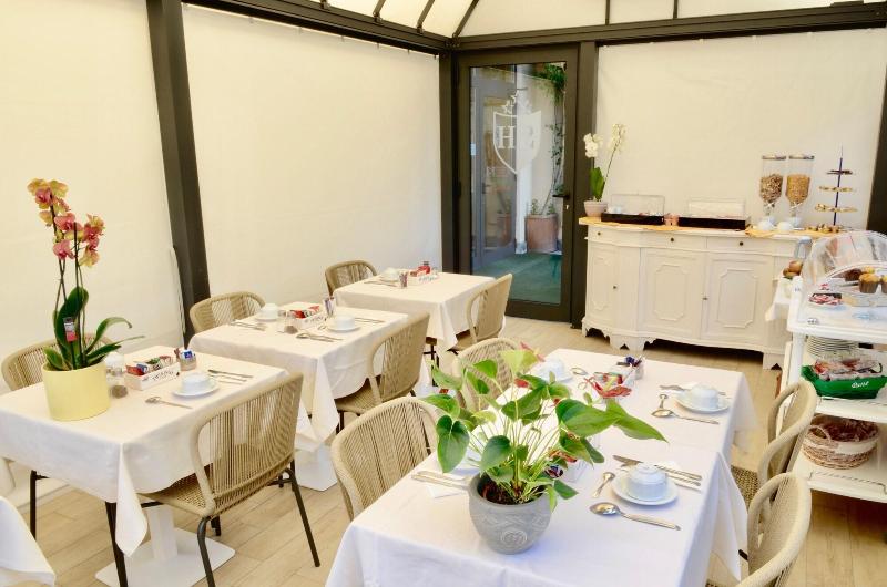 Sourire Hotel - Lobi