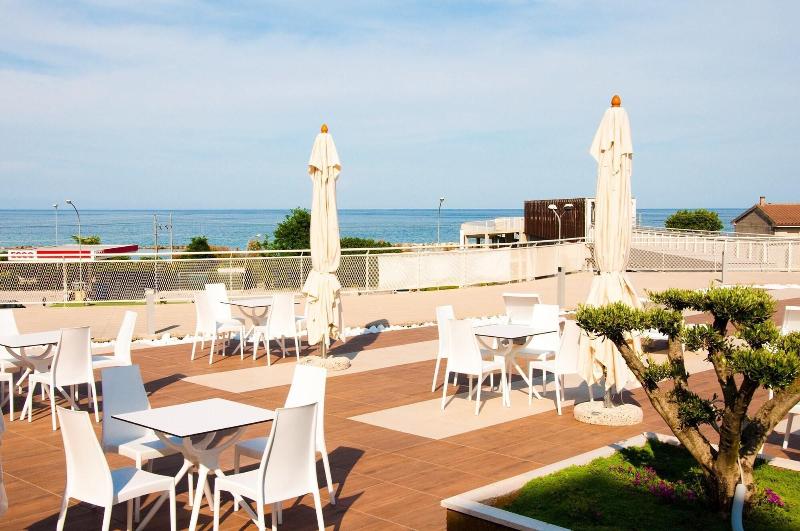 Ambruosi Village Resort & Spa - Teras