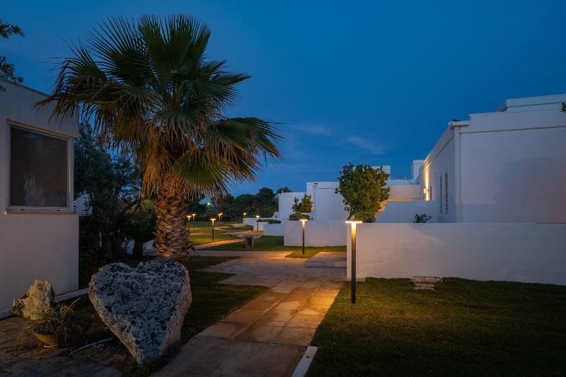 Grotta Palazzese Beach Hotel - Genel