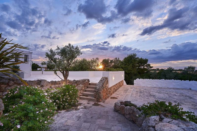 Grotta Palazzese Beach Hotel - Genel