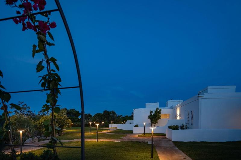 Grotta Palazzese Beach Hotel - Genel