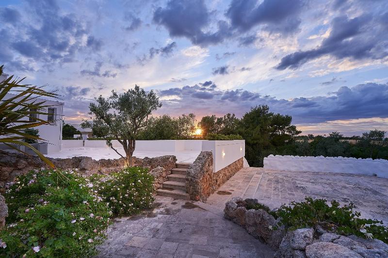 Grotta Palazzese Beach Hotel - Genel