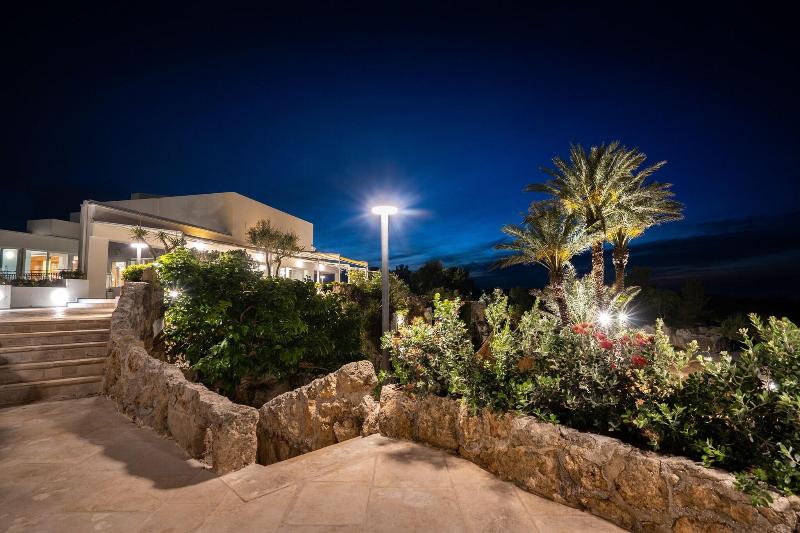 Grotta Palazzese Beach Hotel - Genel