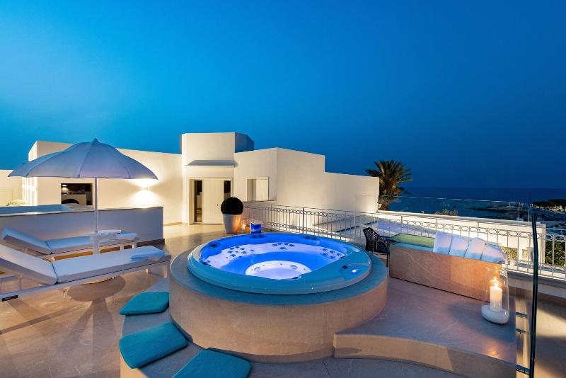 Grotta Palazzese Beach Hotel - Oda