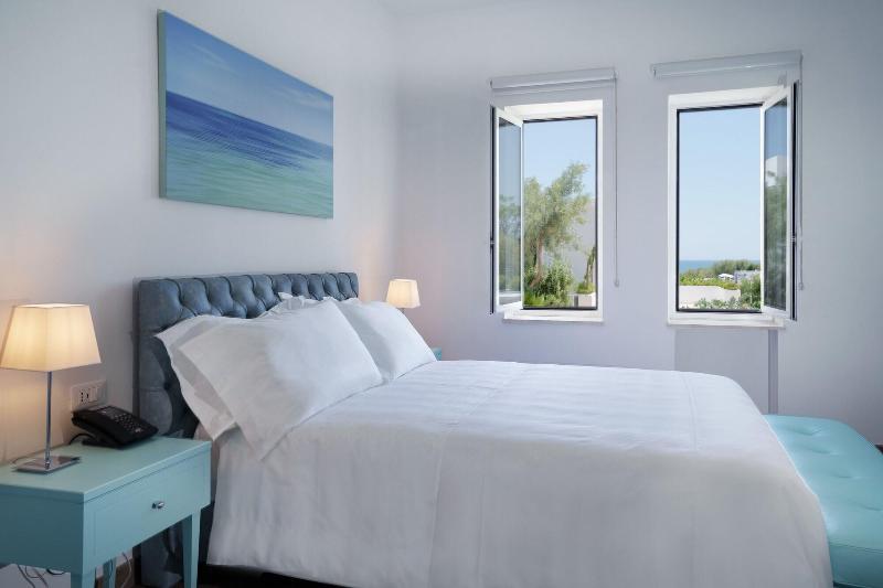 Grotta Palazzese Beach Hotel - Oda