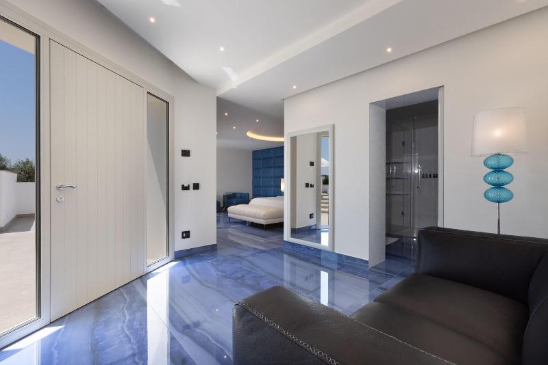 Grotta Palazzese Beach Hotel - Oda