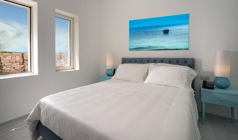 Grotta Palazzese Beach Hotel - Oda