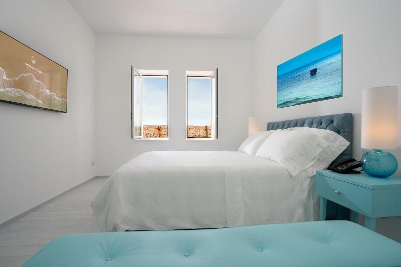 Grotta Palazzese Beach Hotel - Oda