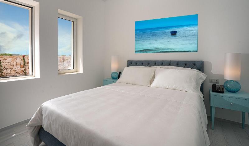 Grotta Palazzese Beach Hotel - Oda
