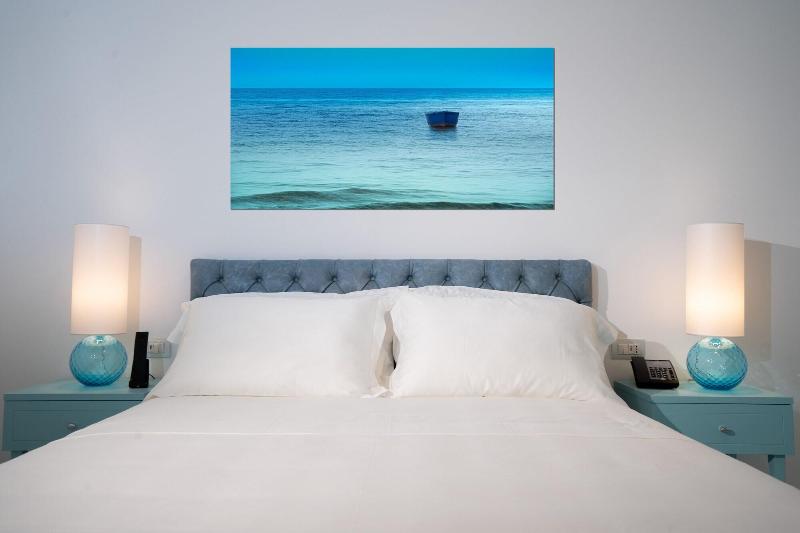 Grotta Palazzese Beach Hotel - Oda