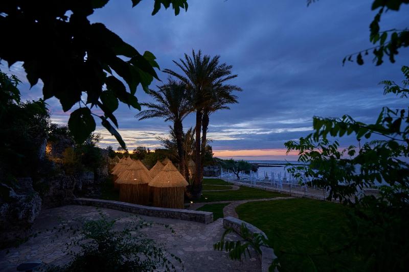Grotta Palazzese Beach Hotel - Plaj