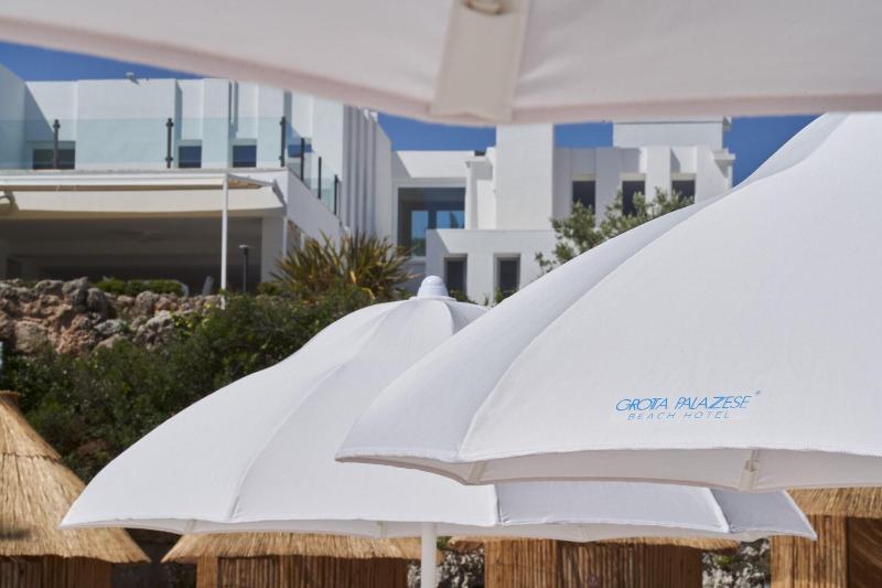 Grotta Palazzese Beach Hotel - Teras