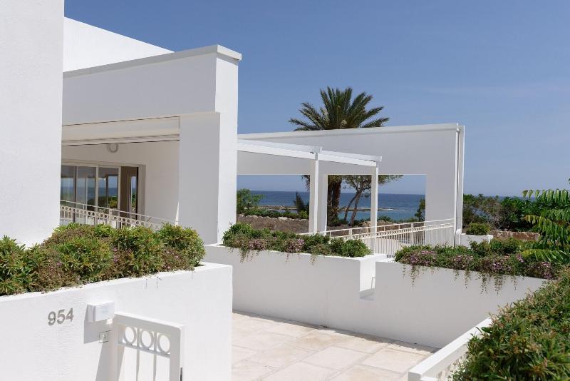 Grotta Palazzese Beach Hotel - Teras