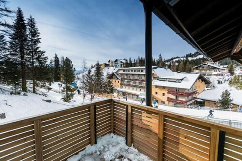 Basekamp Mountain Budget Hotel - Teras