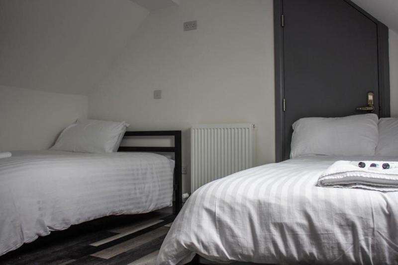 Crofts Hotel - Oda