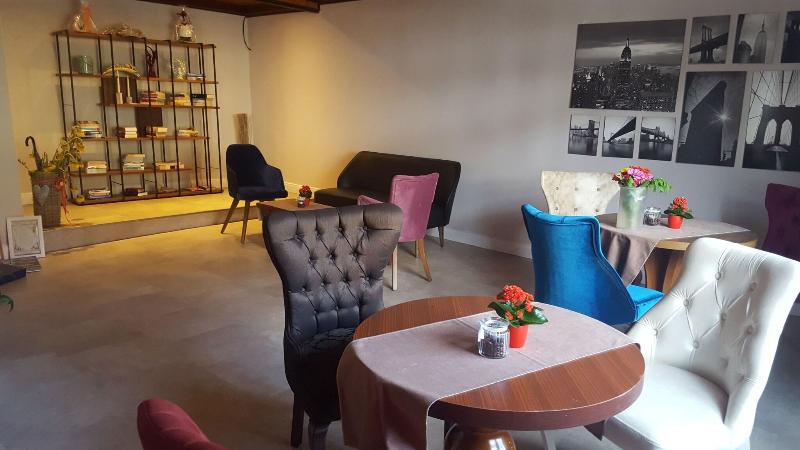 Novel Hotel - Lobi