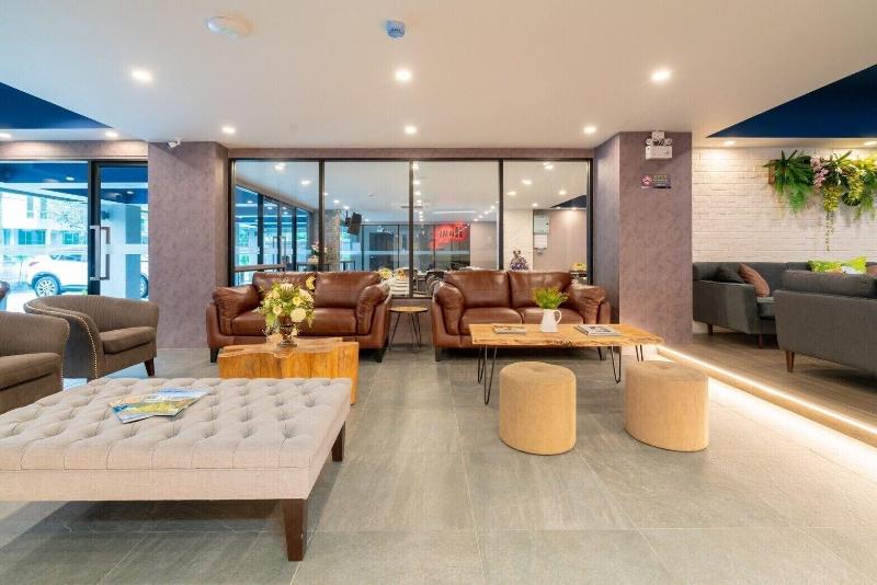 The Home Hotel - Lobi