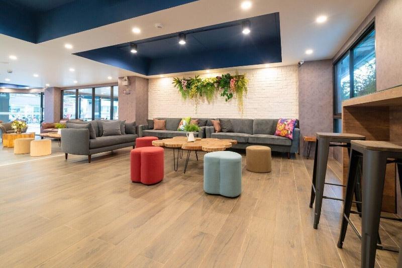 The Home Hotel - Lobi