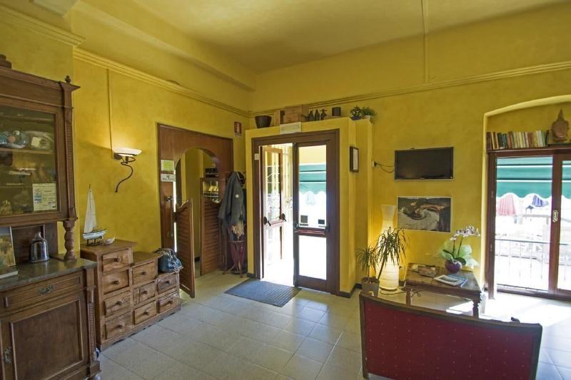Hotel Baia - Lobi