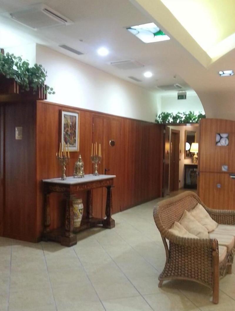 Hotel Maddaloni - Lobi