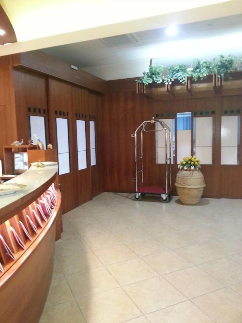 Hotel Maddaloni - Lobi