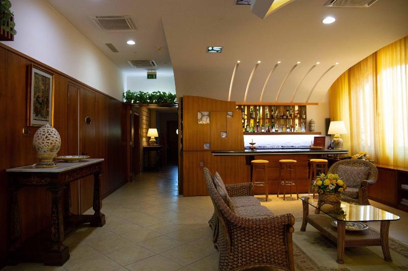 Hotel Maddaloni - Lobi