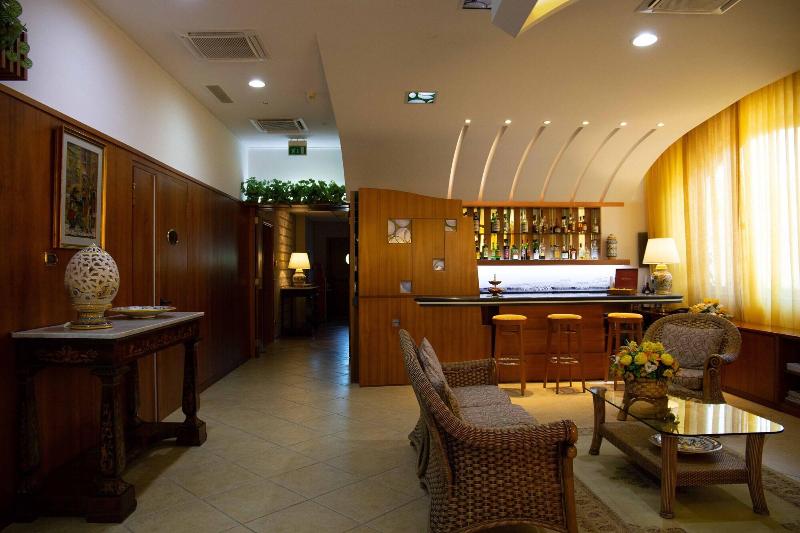 Hotel Maddaloni - Lobi