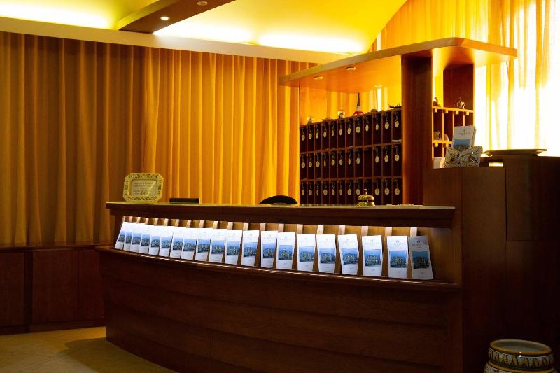 Hotel Maddaloni - Lobi