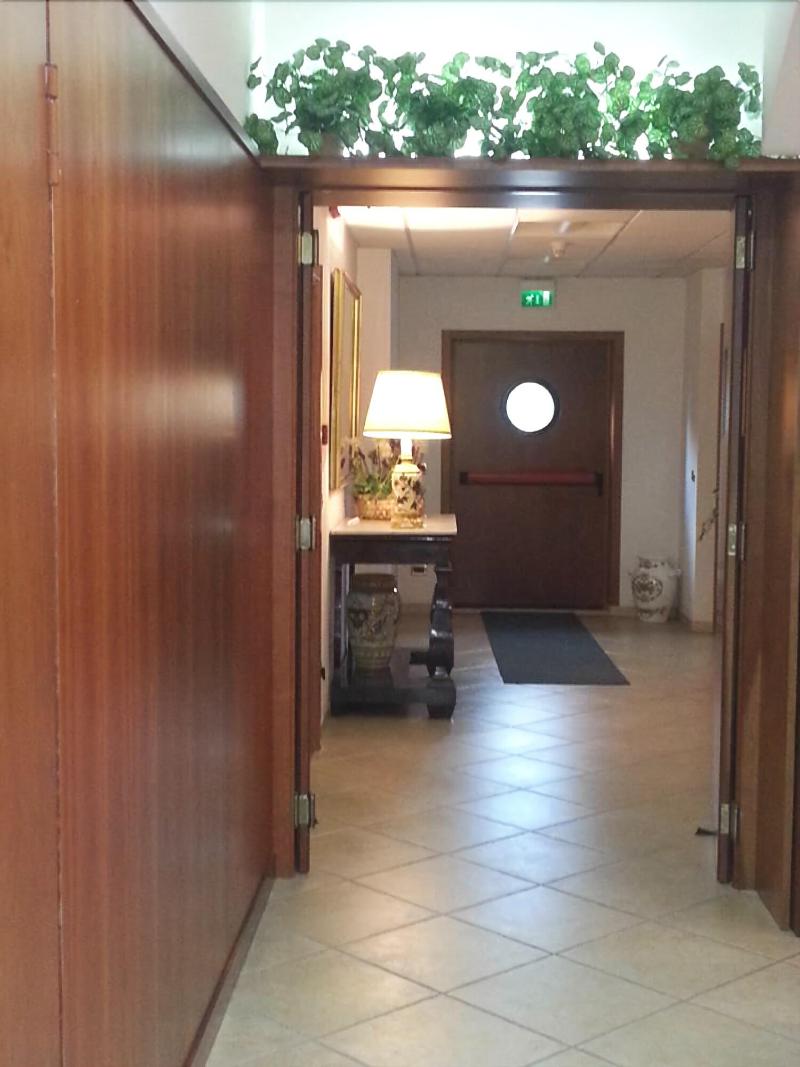 Hotel Maddaloni - Lobi