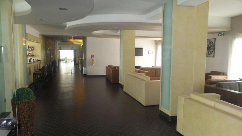 Bns Hotel Francisco - Lobi