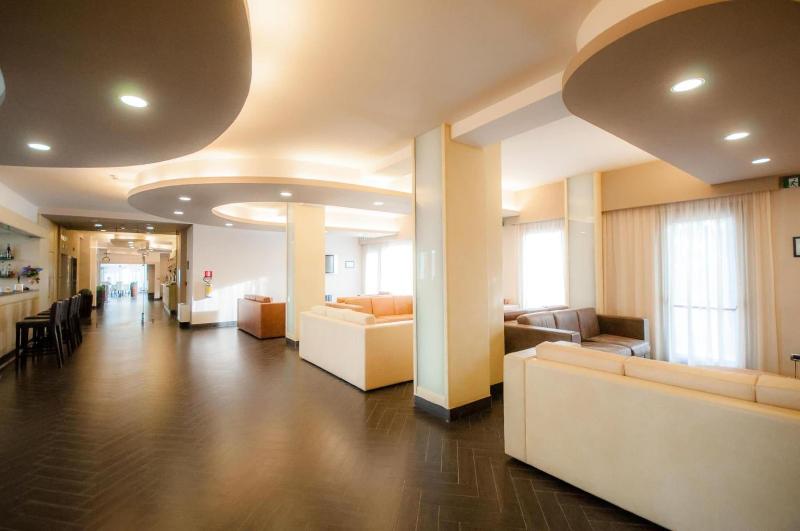 Bns Hotel Francisco - Lobi