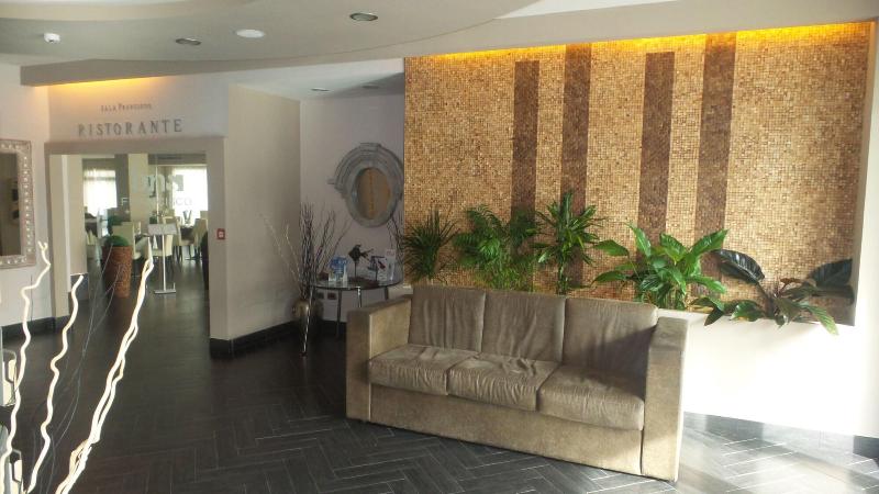 Bns Hotel Francisco - Lobi