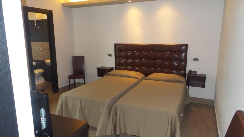 Bns Hotel Francisco - Oda