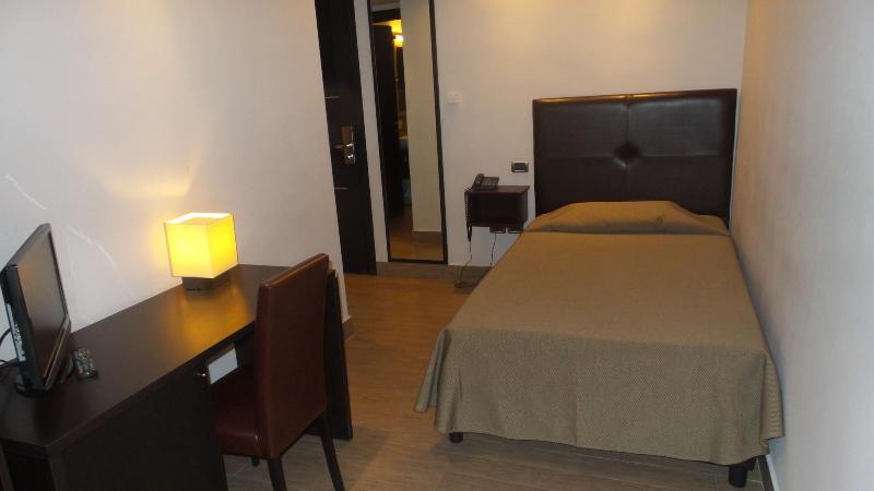 Bns Hotel Francisco - Oda