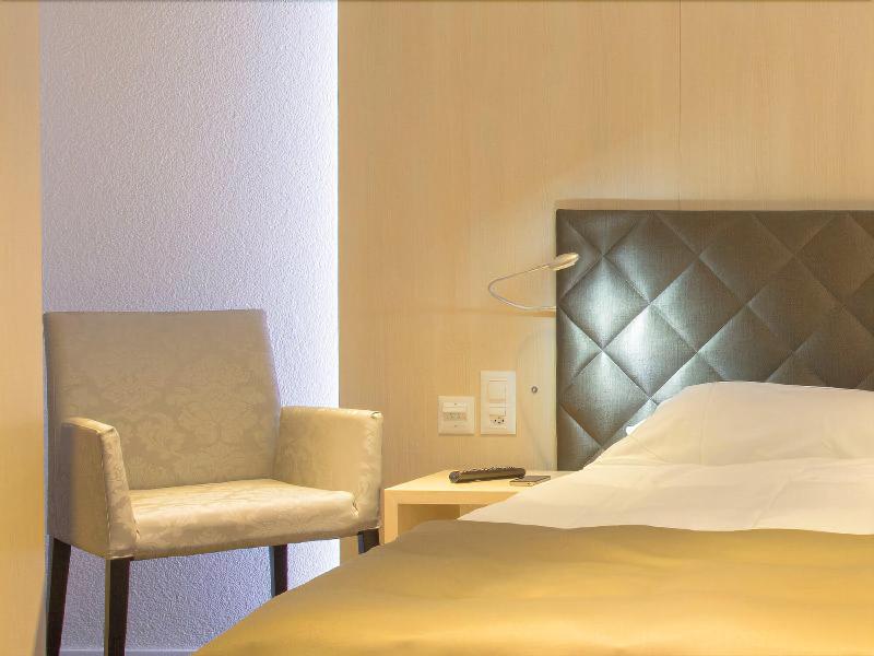 Hine Adon Apart Hotel Bern-Airport - Oda