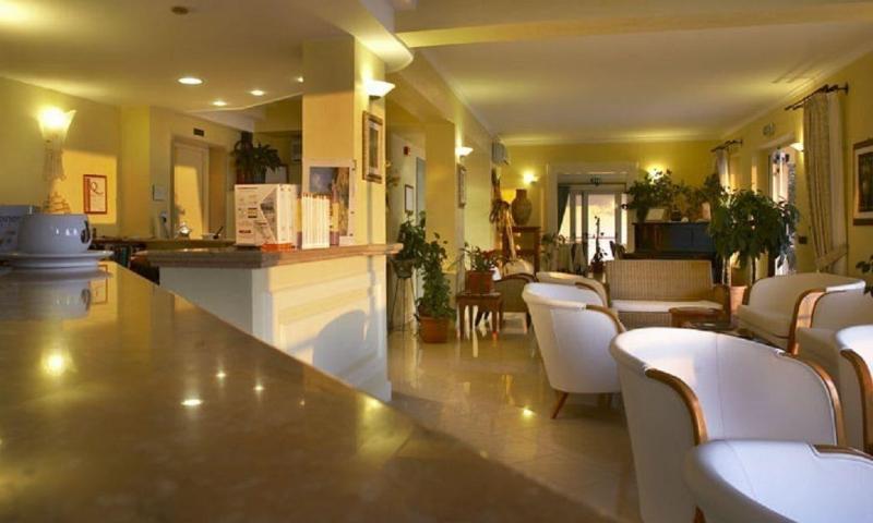 Lion's Hotel - Lobi