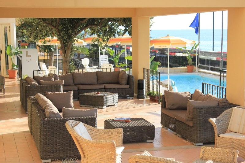 Lion's Hotel - Genel