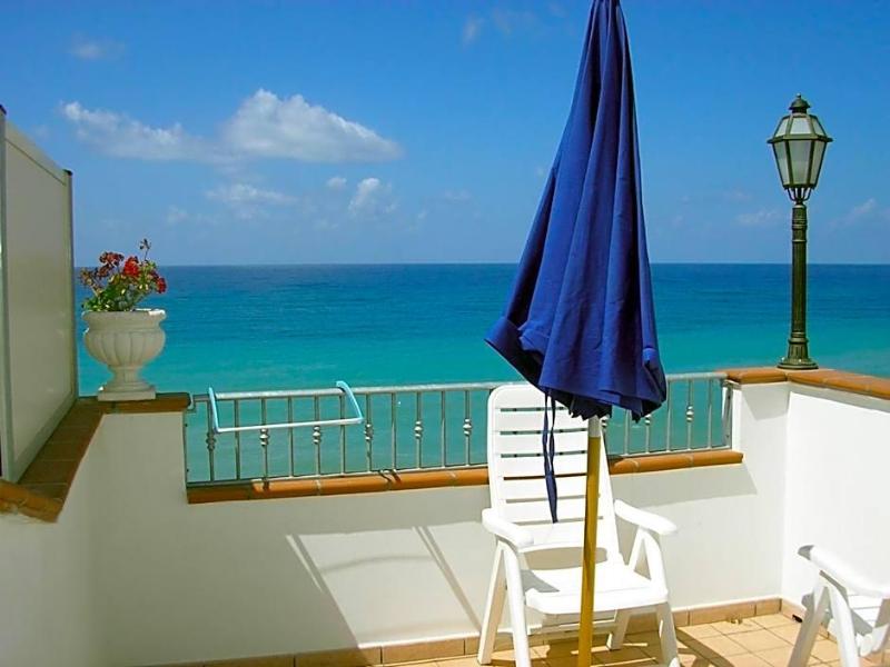 Lion's Hotel - Genel