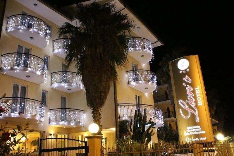 Lion's Hotel - Genel