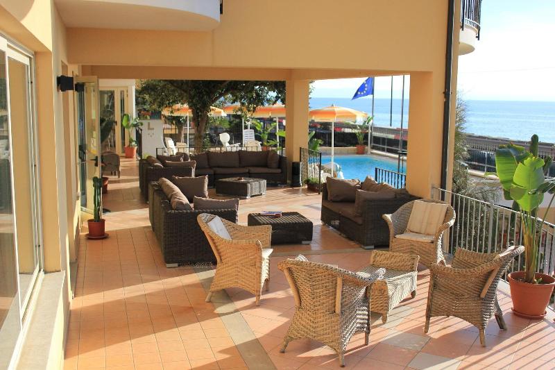 Lion's Hotel - Genel