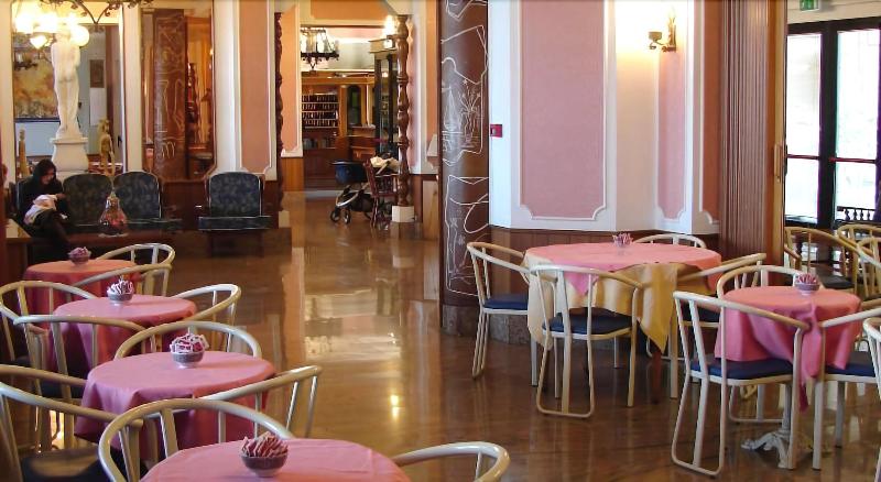 Tourist Hotel - Bar
